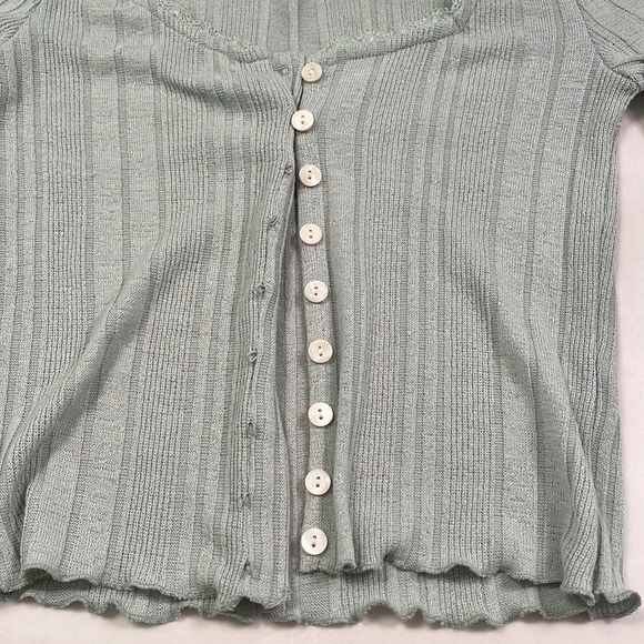 Vylette lightweight button up lettuce edge top. Size S. Color Light Green. - Picture 7 of 7